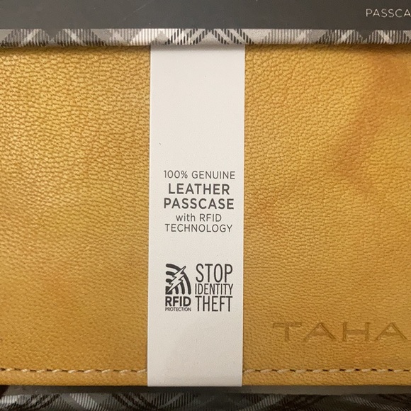 NWT Tahari Leather RFID Blocking Wallet - Picture 4 of 7